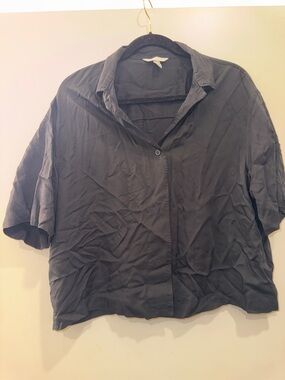 H&M Black Short Sleeve Button-Down Shirt size medium